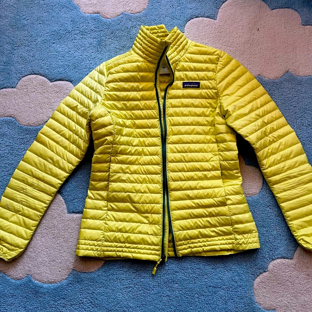Patagonia puffer jacket  size xs like new yellow zip front